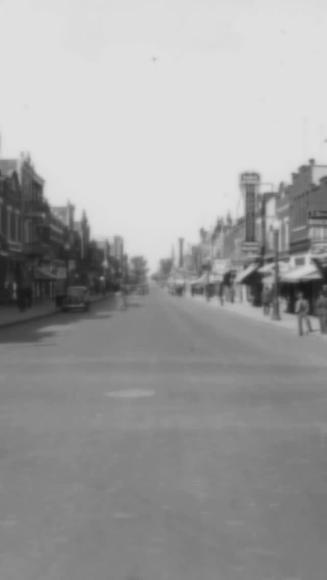 Saint-Hubert reel cover showing a historical street photograph.